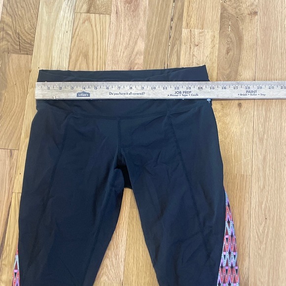 Women's ATHLETA Capri Leggings Black and Multicolor SZ M - Picture 2 of 5